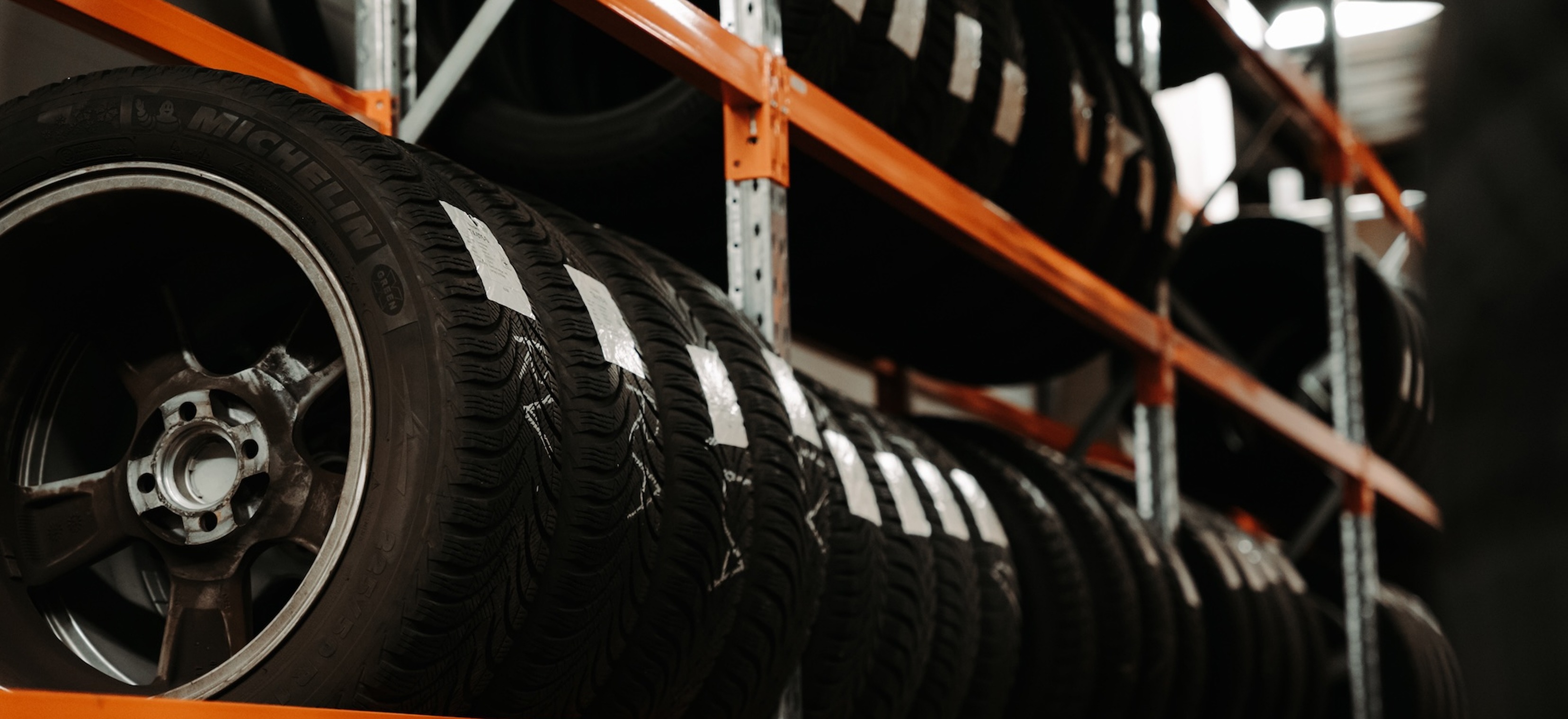 Common Image dinesten_images_1765541231.jpg BANDENSERVICE | JAMES Autoservice Cartechnics